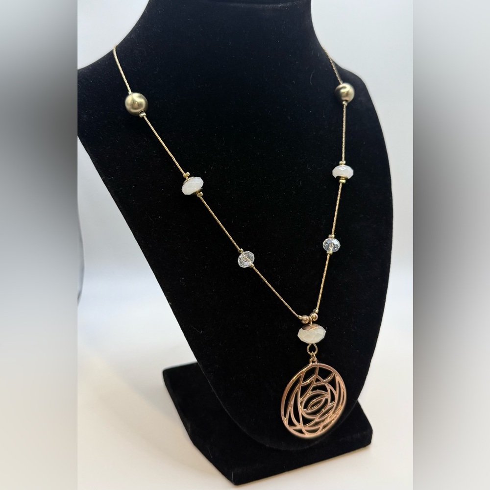 Elegant Gold Necklace with Crystal Bead Accents and Floral Pendant